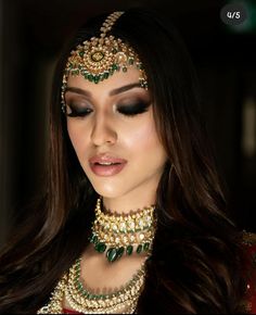 Desi Makeup Looks, Bengali Wedding Look, Desi Makeup, Buddha Home Decor, Bridal Things, Bridal Anklet, Angled Bob Hairstyles, Bengali Wedding