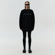 Unisex oversized sweatshirt, made with high-quality cotton, ensuring a soft and comfortable feels. Featuring a stylish print in the ALMZV edition. Material: 100% cotton three thread Model woman wears: L sizeModels height: 173 cm Model man wears: L sizeModels height: 188 cm Model Man, Model Woman, Black Man, Short Leggings, Oversized Sweatshirt, Male Models, Short Pants, Black Men, Black Women