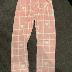 Fuzzy Pajama Pants One Size Never Worn Pink Pants For Pajama Party, Pink Full-length Pants For Pajama Party, Pink Casual Leggings With Pockets, Casual Pink Leggings With Pockets, Casual Sweatpants For Sleepovers, Trendy Leggings For Loungewear, Trendy Pink Pants For Pajama Party, Leggings With Pockets For Loungewear, Pink Ankle-length Loungewear Pants