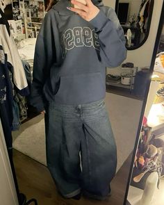 Navy Blue Hoodie Outfit, Hoodie Outfit Streetwear, Streetwear Hoodie Outfit, Baggy Hoodie Outfit, Outfits Baggy Clothes, Baggy Hoodies, Blue Hoodie Outfit, Baggy Outfit Ideas, 90s Inspired Outfits