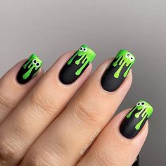 Black And Green Halloween Nails Short, Halloween Nails 2022 Color Trends, Monster Nails Halloween, Halloween Dip Nails Ideas Simple, Monster Nail Art, Boho Halloween Nails, Halloween Sns Nails, Short Halloween Nails 2022, Halloween Toenail Designs