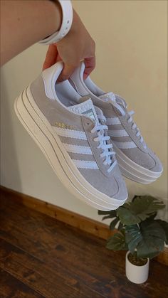 Adidas Shoes Gazelle, Adidas Gazelle Grey, Adidas Gazelle Outfit, Adidas Gazelle Women, Platform Outfit, Gazelle Bold, Trendy Shoes Sneakers, Preppy Shoes