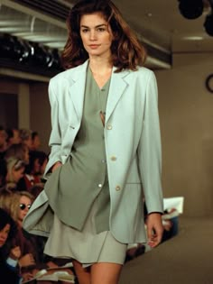 Calvin Klein Runway, 1990 Style, Runway Outfits, Layered Fashion, Cindy Crawford, Runway Show, Fancy Outfits, Angelina Jolie