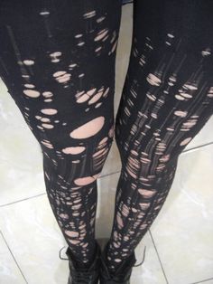 Ripped Leggings Diy, Ripped Tights Outfit, Goth Tights, Torn Leggings, Ripped Stockings, Ripped Tights, Ripped Leggings, Catty Noir, Grunge Dress