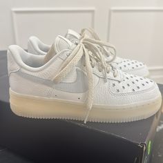 Brand New Super Cute Women’s Nike Air Force Star Details Color: Summit White/ Pure Platinum Size: Women’s 5, Kids 3.5y Open To Offers, Happy Shopping Nike Air Force 1 07, 5 Kids, Nike Shoes Women, Nike Air Force 1, Cute Woman, White Nikes, Air Force 1, Nike Air Force, Air Force