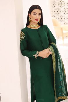 Green Pakistani Suit, Olive Green Formal Dress, Green Suit Women, Agha Noor, Gown With Dupatta, Green Formal Dresses, Lace Dress Design, Latest Dress Design, Modest Dresses Casual