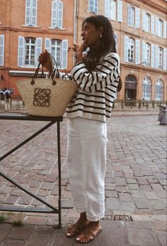 Calm Aesthetic Outfit, Nantucket Fashion Summer, Chilly Summer Night Outfit, Long Torso Outfits, Outfit Minimalista, Old Money Summer Outfits, Old Money Summer, Stile Blair Waldorf, Chique Outfit