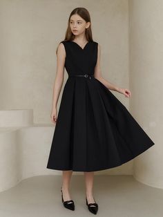 Elegant Fitted Sleeveless Pleated Dress, Fitted A-line V-neck Pleated Dress, Elegant Midi V-neck Dress With Pleated Waist, Elegant Sleeveless Dress With Pleated Waist, Workwear Dress With Pleated Waist And Fitted Bodice, Chic Midi Dress With Pleated Bodice And Fitted Waist, Elegant Stretch V-neck Dress For Work, Workwear Midi Dress With Pleated Fitted Bodice, Elegant Fit And Flare Sleeveless Dress