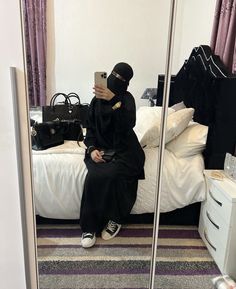 Niqabi Fashion, Black Hijab Outfit, Niqabi Girl, Watch Bands Women, Khaleeji Aesthetic, Modest Outfits Muslim