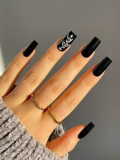 Saiba como Fazer Rende Extra de Até 3.000 , com o ramo de unhas;unhas elegantes/unhas decoradas/unahs petras/unhas amendoadas/ Birthday Nails Coffin Short, Gel Nails Shape, Black Acrylic Nail Designs, Black And White Nail, Opi Gel Nails, Hello Nails, Romantic Nails, Nail Art For Beginners