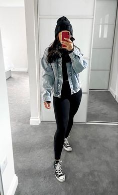 Casual Winter Outfits Converse, Black Shirt Winter Outfit, Busybee Carys Outfits, Cute Women Winter Outfits, Womans Winter Outfits Casual, Rainy Day Outfit Baseball Hat, Faux Leather Leggings Sweater Outfit, Fits With Converse Black, Urban Fall Outfits For Women