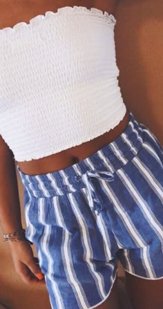 White Bandeau Top, Vsco Outfits, Skirts Casual, Denim Shorts Outfit, Teenage Outfits, Casual Outfits For Moms, Summer Outfits For Moms, Outfit Chic, Womens Style