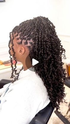 Long Dream Salon LLC on Instagram: "💥Get on the small passion twist.. ✅💥 💥Quick- easy- light weight 👍🏻 💥 #passiontwist #hairstylist #love #blackhairstyles #girl #c#humor #hairstyles #twisted #passion #massage #brandonhairstylist #tampahairbraider #news #haircair #jrt #hairlovers" Lush Passion Twists Hairstyle, Darling Passion Twists Hairstyle, Individual Twists For Black Women, Passion Twists Hairstyle With Curls, Small Passion Twists Long, Passion Twists Long, Passion Twist Bob, Passion Twists Hairstyle Long, Passion Twists Short