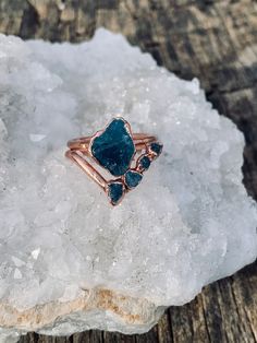 Boho Raw Stone Wedding Set/ Raw Apatite Engagement Set/ Mother | Etsy Natural Wedding Rings Stones, Raw Gem Engagement Ring, Natural Stone Wedding Rings, Gem Stone Engagement Rings, Natural Stone Engagement Ring, Witchy Engagement Ring, Earthy Wedding Rings, Hippie Wedding Ring, Natural Stone Rings