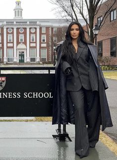 Day Time Dresses Classy, Vintage Royal Outfits, Fashionable Lawyer Outfits, Bussines Woman Aesthetic Office, Business Woman Successful Outfit, Women In Blazers Outfit Ideas, Pantsuit Black Women, Autumn2023 Outfits, Kim Kardashian 2023 Style