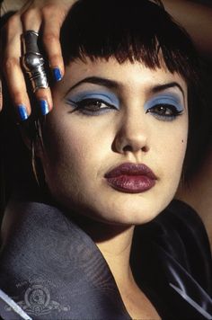 Vivienne Marcheline Jolie Pitt, Y2k Futurism, Angelina Jolie 90s, Angelina Jolie Movies, Angelina Jolie Photos, 90s Makeup, Dark Lipstick