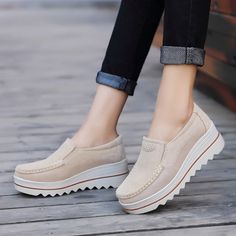 Product information: Sole Material: Rubber Inside material: pigskin Function: keep warm, wear-resistant Size: Packing list: shoes * 1 pair Product Image: Female Sneakers, Thick Heel Shoes, Women Casual Shoes, Platform Flats, Pig Skin, Shoes Loafers, Thick Heels, Mongolia, Mode Vintage