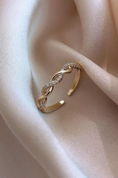 Pretty Dainty Criss Cross Ring - Fashion Jewelry for Women - www.MyBodiArt.com Hand Jewelry Rings, Gold Jewels Design, Fancy Jewelry Necklace, Pretty Jewelry Necklaces, Statement Fashion, Gold Jewelry Stores