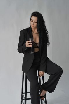 Elegant Women Photoshoot, Empowering Photoshoot Women, Suit Photoshoot Women, Boss Lady Photoshoot, Pose Mode, Woman In Suit