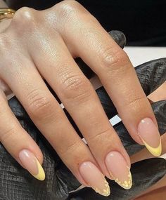 Unghie Sfumate, Casual Nails, Classy Acrylic Nails, Almond Acrylic Nails, Yellow Nails, Nails Coffin