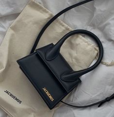 Jacquemus Le Chiquito Moyen, Le Chiquito Moyen, Jacquemus Le Chiquito, London Vibes, Jacquemus Bag, Mini Tote Bag