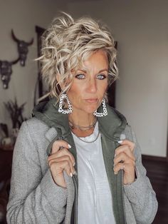 Portfolio | Wild Tribe Style Blonde Hair Pictures, Wild Tribe, Hairstyles For Ladies, Curly Hair Photos, Messy Short Hair, Edgy Short Hair, Hairdos For Short Hair, Curly Hair Inspiration