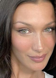 Model Hairstyles Woman, Contrast Makeup, Bella Hadid Makeup, Lash Designer, Summer Palette, Aquarius Season, Rose Depp, Bella Hadid Outfits