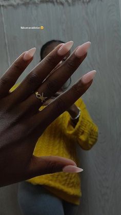 Simple Nail Ideas Dip Powder, Natural Almond Acrylic Nails Classy, Fresh Set Nails Aesthetic, Short Acrylic Nails Oval Simple, Almond Sharp Nails, Oval Short Nails Ideas, Almond Nails Plain, Plain Acrylic Nails Almond, Short Nude Almond Nails