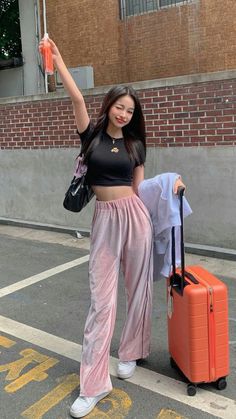 Moda Ulzzang, Travel Essentials For Women, Now United, Korean Girl Fashion, Profile On Instagram, Causual Outfits, Crop Top Outfits, Ulzzang Fashion, Kpop Fashion Outfits