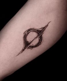 a black and white photo of a tattoo with the letter q on it's arm