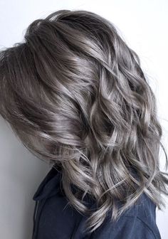 Pin on Silver, Grey & Platinum Hair Ideas Grey Platinum Hair, Grey Brown Hair, Gray Highlights, Grey Blonde Hair, Hair Silver, Hair Color Unique, Beautiful Gray Hair