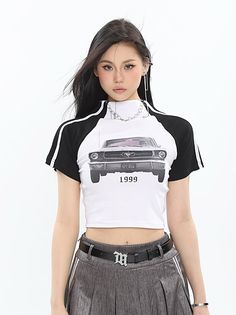 Size: S M L Main color: White Year Season: Summer 2023 Sleeve length: Short sleeves Thickness: Regular Length: Short Material composition: 100% of other materials SIZE Length Bust Sleeve S 39 70 25 M 40 74 26 L 41 78 27 American Motorcycles, Patchwork Shorts, Drawing Clothes, Short Sleeve Cropped Top, Runway Models, Summer 2023, Cropped Top, Season Summer, Pretty Outfits