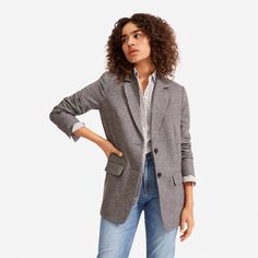 Everlane Oversized Blazer With Button Cuffs For Work, Oversized Workwear Blazer With Button Cuffs, Oversized Linen Blazer For Workwear, Oversized Blazer For Business Casual With Button Closure, Oversized Button-up Blazer For Work, Oversized Business Casual Blazer With Button Closure, Classic Relaxed Fit Button-up Blazer, Classic Fall Blazer For Everyday, Classic Relaxed Fit Outerwear For Work