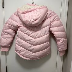 New Kids Arizona Jean Co. Puffer Hooded Jacket Full Zip Pink Size Xxs 4/5 Orange Puffer Jacket, Puffer Coat With Fur, Coat With Fur Hood, Pink Puffer Coat, Red Puffer Vest, White Puffer Vest, Faux Fur Hoodie, Coat With Fur, White Puffer