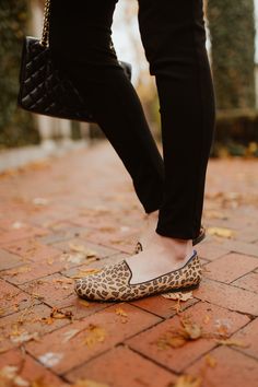 Are Rothy's Shoes Worth the Hype? - Kelly in the City Rothys Shoes Outfit Loafer, Rothy’s Loafer Outfit, Rothy’s Work Outfit, Rothy’s Driver, Rothys Essential Tote, Rothy’s Loafers, Leopard Print Shoes Outfit, Preppy Boots