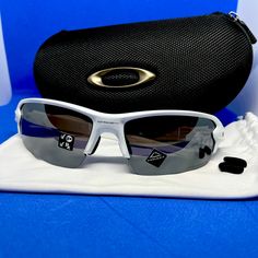 Oakley Flak 2.0 Frame: Prizm Black Polarized Lense: Polished White (Asian Fit) Narrow Fitting Low Bridge Fit Oakley Flak Low, Oakley Radar Ev, Flak Jacket, Oakley Holbrook, Polarized Glasses, Custom Sunglasses, Oakley Men, Rectangular Sunglasses, Polarized Sunglasses