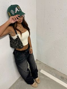 womans streetwear Vintage Streetwear Women Outfits, Hat Fits Women, Women In Fitted Hats, La Caps Outfits, Baseball Cap With Braids Black Women, Styles Black Women, College Streetwear Outfits, Von Dutch Hat Outfit Black Women, Streetwear Bitmoji Outfits