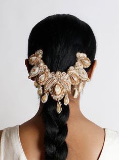 Seashell Hairstyles, Mehendi Hairstyles, Hairstyles For Brides, Bridal Bun, Bridal Hairdo, Hair Chains, Open Hairstyles, Indian Bridal Hairstyles