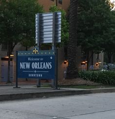 a welcome sign to new orleans on the street