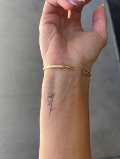 Cute Small Tattoos Placement, Tattoo Ideas Aesthetic Meaningful, Minimalist Tattoo Birth Flower, Tattoo September Flower, Flower Tattoo On Outside Of Wrist, September Birth Tattoo Ideas, Tiny Words Tattoo, September And October Birth Flower Tattoo, Birth Flower Tattoos On Wrist