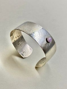 { d e s c r i p t i o n } RARE/Modernist sterling silver ring bracelet with Amethyst handmade by Heikki Kaksonen in 1959, Made in Finland Designer: Heikki Kaksonen Manufacturer: Kaunis koru Design year: 1959 Material: Sterling Silver, Amethyst  Marks: HK( Heikki Kaksonen), 813H( Silver ),  Boat ( Helsinki ), F7 ( Made in 1959),  Size :  Inside Diameter: About 6 cm (About 2.36inches)  Size adjustable  Good vintage condition, slight sign of use, ready to wear. Please check the pictures. { shipping Modernist Oyster Bracelet Jewelry Gift, Modernist Sterling Silver Oyster Bracelet Gift, Adjustable Modernist Bracelet, Modernist Bangle Jewelry As Gift, Modernist Bangle Jewelry Gift, Modernist Handmade Bracelets As Gifts, Modernist Bangle Bracelet As Gift, Modernist Bangle Bracelet For Gift, Handmade Modernist Bangle Jewelry