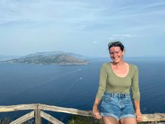 6 Summer Outfit Ideas For Capri, Italy - Author | Ciara Laine Myers Outdoor Adventure Outfit, Hiking Outfits, Adventure Outfit