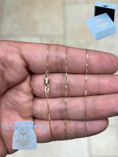 18K Solid Gold Box Chain 0.6mm Solid Genuine 18K Gold 16'' 18'' 20''  This Is A Beautiful Genuine 18K Solid Gold Box Chain. Will look great on Men & Woman. Average Weights: 16" 1.50 Grams 18" 1.60 Grams 20" 1.70 Grams Stamped And Certified : 18K  Lock: Lobster Clasp NOT Plated, Genuine 18K Gold  Gift: Velvet Gift Pouch Shipping: Free About OliviaVDesigns: Thanks for taking a look at Olivia V. Designs  Been doing jewelry all my life. This is my specialty :) I'm a jewelry designer working in my ho Diamond Cut Snake Chain Necklace For Gift, 14k Yellow Gold Box Chain Necklace, Adjustable Yellow Gold Box Chain Necklace, Yellow Gold-plated Charm Necklace With Box Chain, 14k Gold-filled Gold Necklace With Lobster Clasp, Gold 14k Gold-filled Box Chain Necklace, Gold Box, Gold Gift, Everyday Necklace