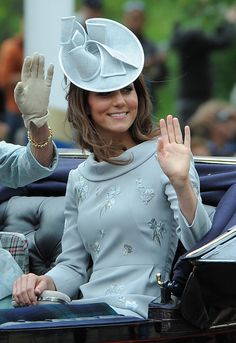 the duke and princess of cambridge wave from their carriage