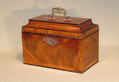 an old wooden box with a handle on the top and two handles at the bottom