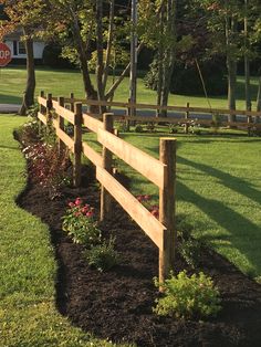 Our new fenceLonger section Land Scaping, Fence Landscaping, Farmhouse Garden, Have Inspiration, Garden Yard Ideas, Backyard Fences, Wooden Fence, Garden Fencing