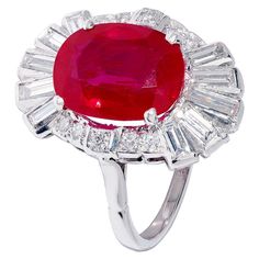 4.50 Carat Red Ruby and Baguette Diamond Ring | See more rare vintage Engagement Rings at https://www.1stdibs.com/jewelry/rings/engagement-rings Retro Wedding Rings, Vintage Cluster Ring, Baguette Diamond Ring, Contemporary Engagement Rings, Baguette Diamond Rings, Gold Beauty, Baguette Ring, Platinum Diamond Rings, Vintage Style Rings