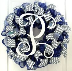 a blue and white wreath with the letter p on it