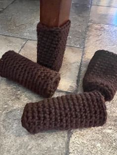 Make these extra long chair socks to protect your floors but also protect those chair legs from scuff marks from shoes. Kitten Sweater Pattern, Cat Sweater Pattern, Chair Socks, Large Dog Sweaters, Kitten Sweater, Socks Boots, Knitted Cat, Boots Patterns, Kitchen Dining Tables