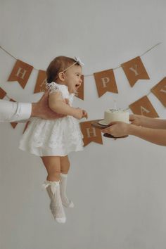 1 Bday Photo Shoot, Smash Cake Family Photos, Baby Sitting Photoshoot Ideas, Cookie Baby Photoshoot, First Birthday Photoshoot At Home, Diy 1st Bday Photoshoot, 1st Birthday Party Photos, 1year Baby Photoshoot Ideas, One Year Photoshoot Ideas Indoor